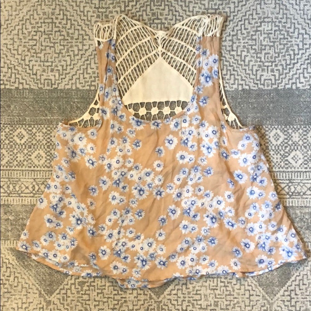 Tops - Picture 3 of 8